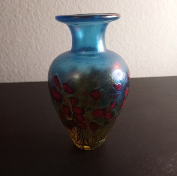 STUNNING Robert Held Canada Handpainted Blue Stretch Art Glass 5" Bud Vase. - Picture 4 of 6
